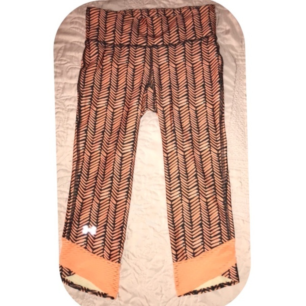 NWOT Under Armour Fly By Crop Legging - Picture 1 of 8